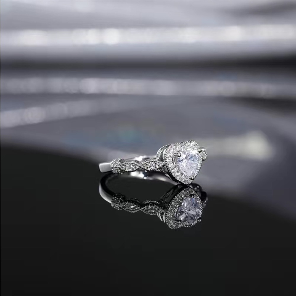 New Women’s 925 Silver Romantic Heart Diamond Ring - Picture 5 of 7